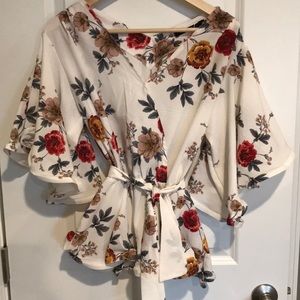 NWT Floral, tie waste blouse